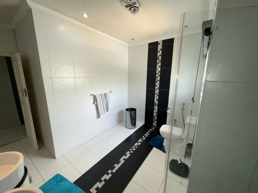 5 Bedroom Property for Sale in Zinniaville North West